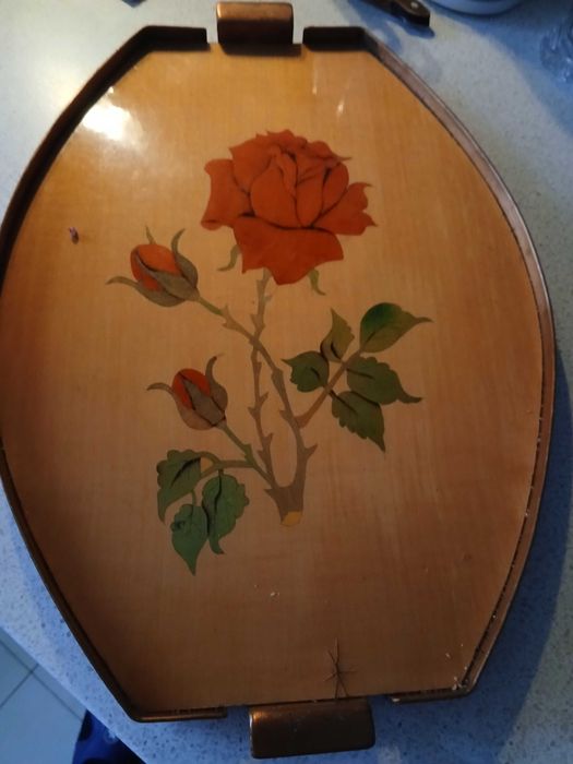 Tava veche alama si lemn