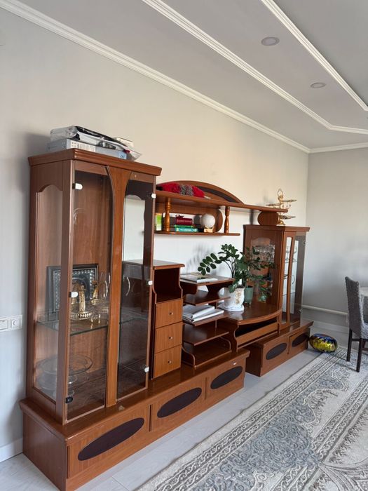 Горка для зала, гостинной