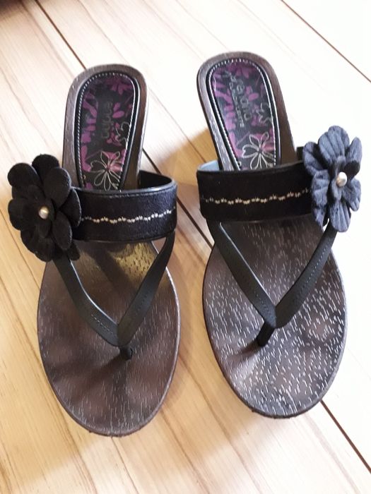 Дамски сандали и чехли