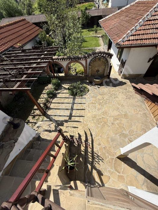 Продава се Къща в Дебелец - 150 кв.м за 1334 €/кв.м - Снимка #2