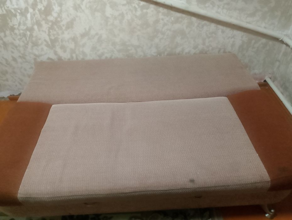 Диван б/у не дорого.