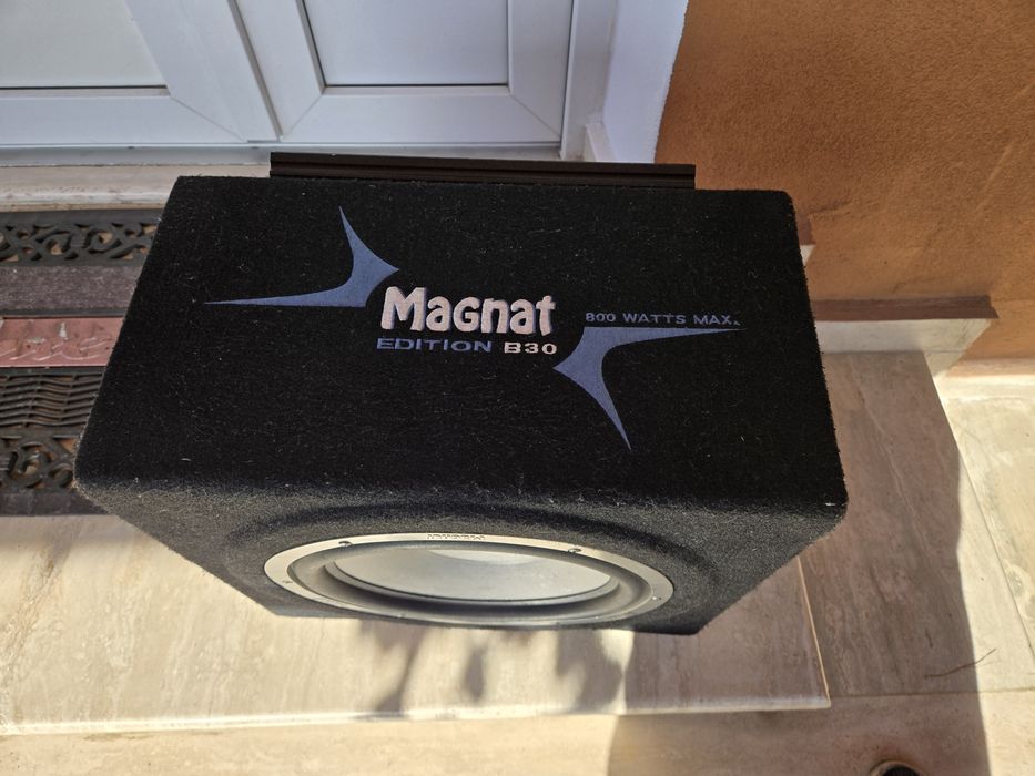 Pachet subwoofer Magnat edition B30 cu stație Black Magic