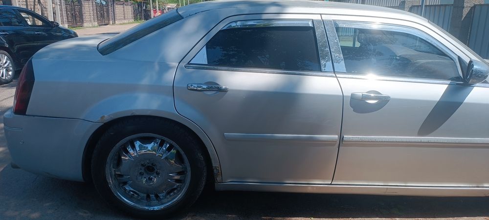 Продам авто Крайслер 300с