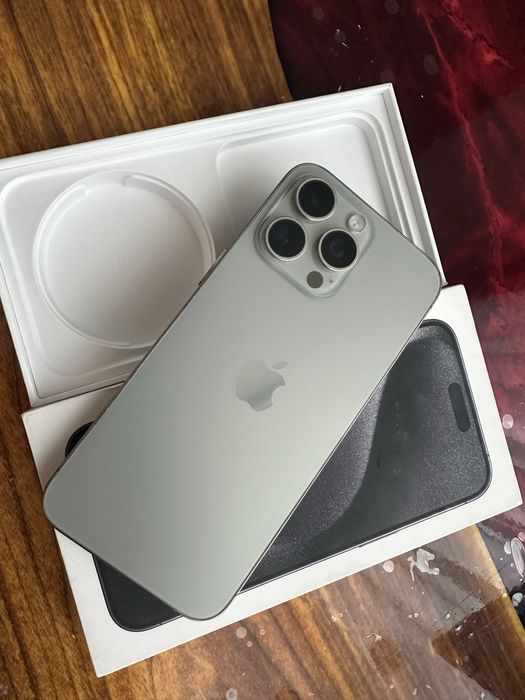 Продам Айфон 15 про макс 256