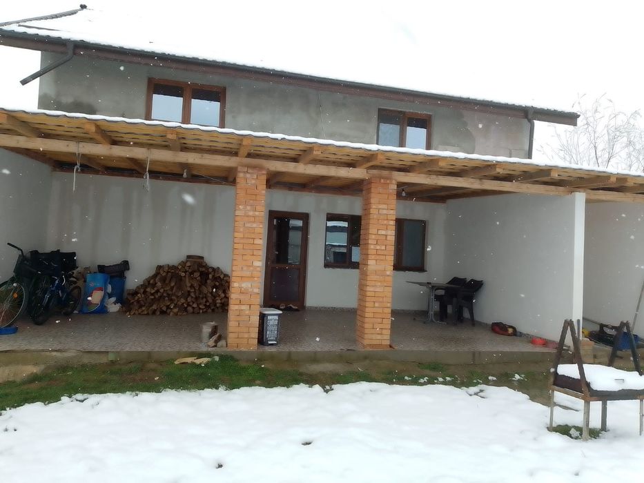 Vând  casă si hală sau separat