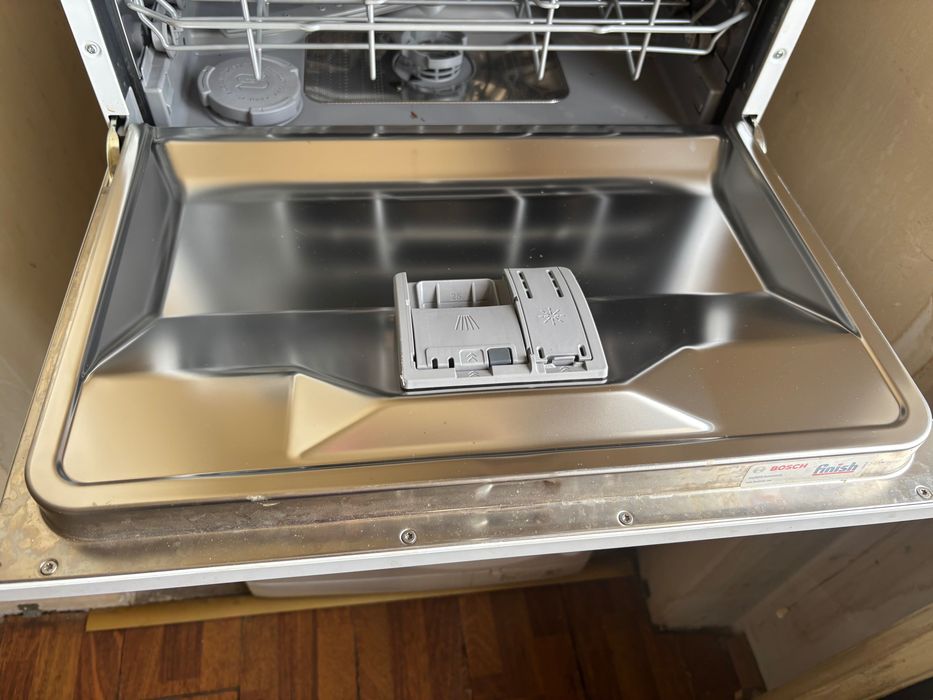 Продавам миална машина bosch малка