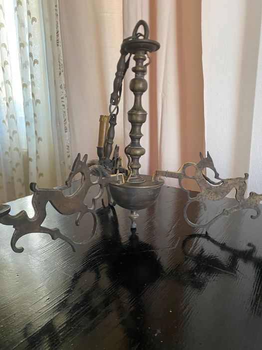 candelabru din metal de epocă