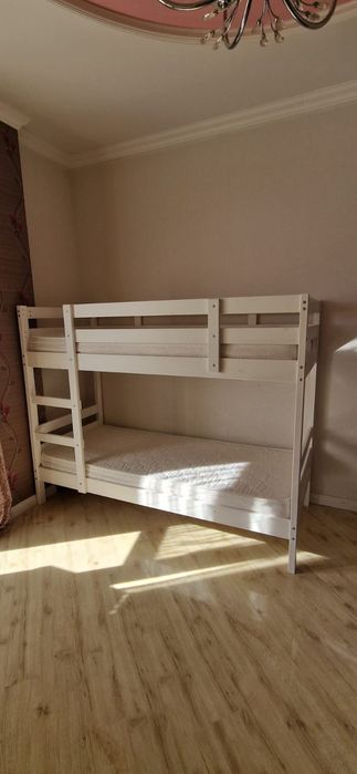 Детский кровать.