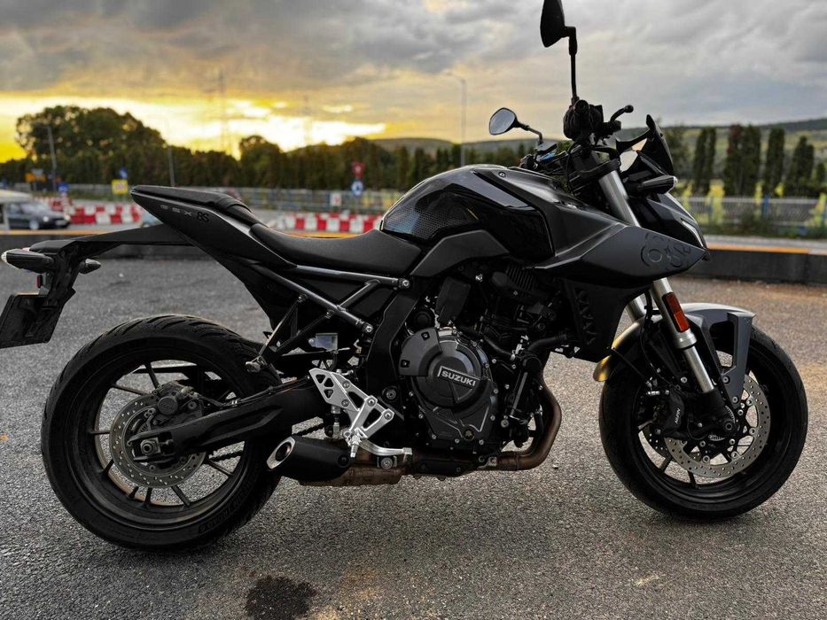 Suzuki GSX-8S (GSX 800)