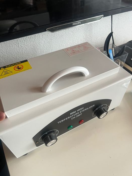 Birou unghii cu aspirator