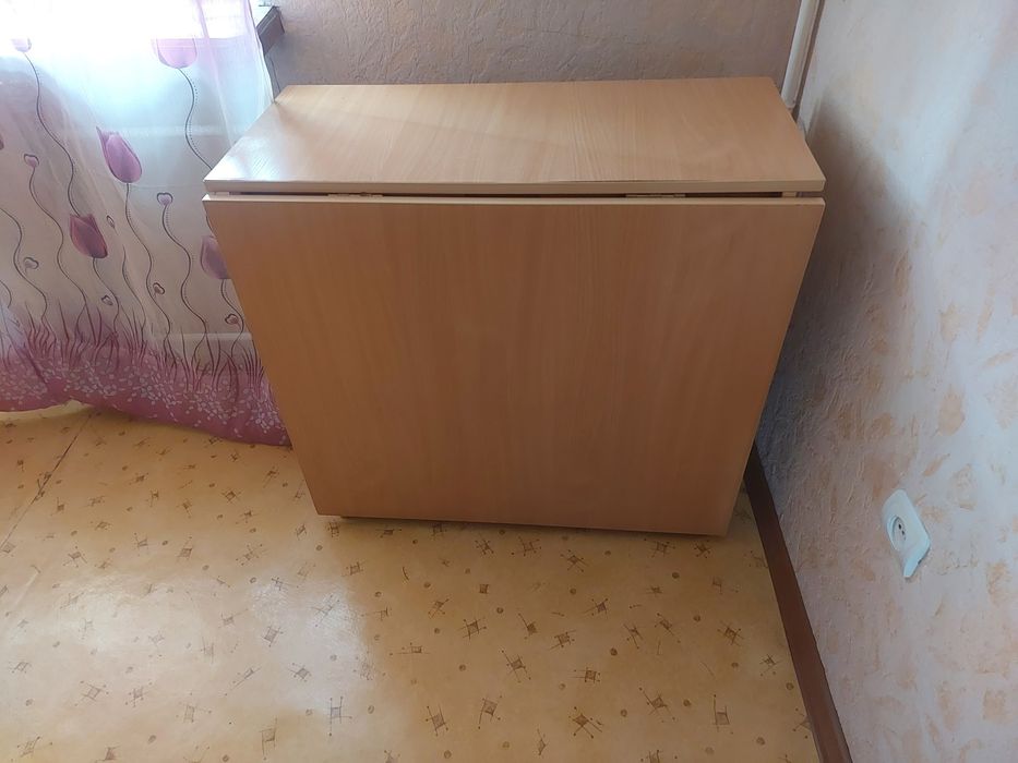 Стол стулья продаётся