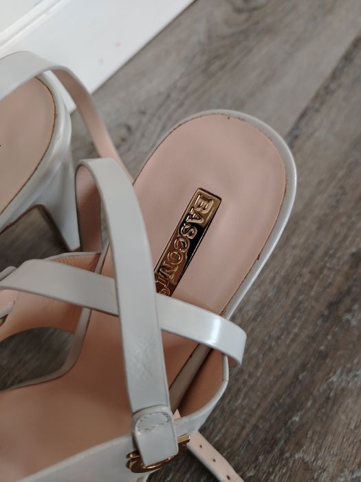 Новые босоножки basconi