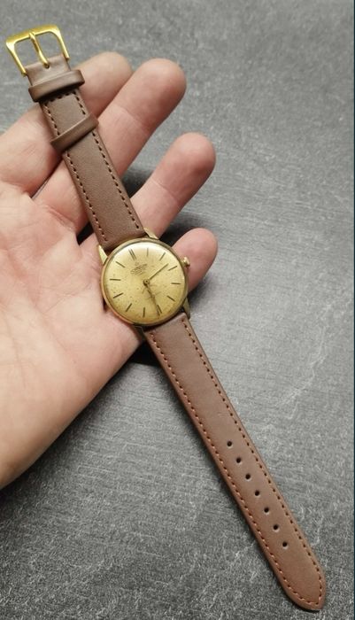 Красивые старинные мужские часы Cornavin Geneve Швейцарские