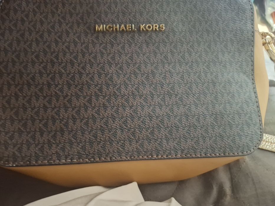 Vând geanta Michael Kors în stare buna
