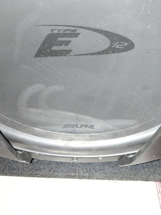 Бас каса ALPINE. Чисто нова