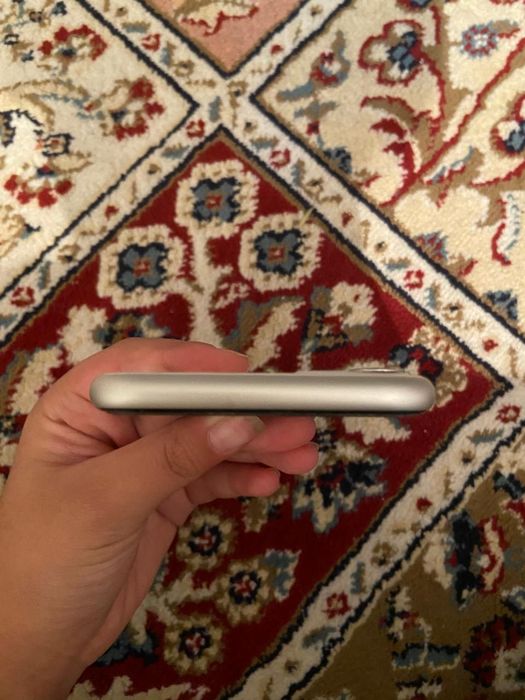 Айфон 11 продам ..