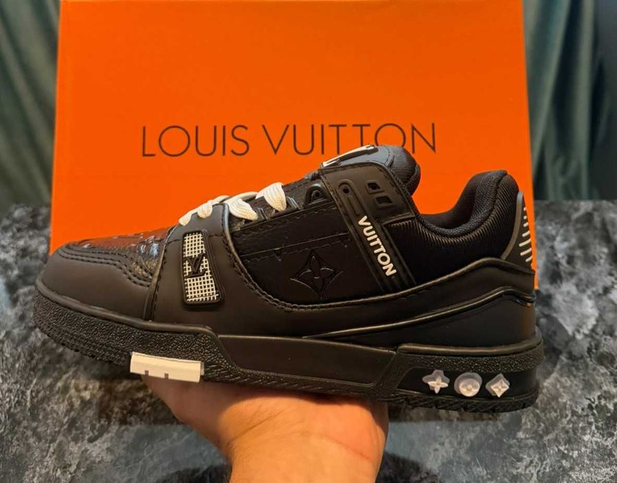 Adidasi Louis Vuitton Trainer LV - Negru Produs Nou - Full Box
