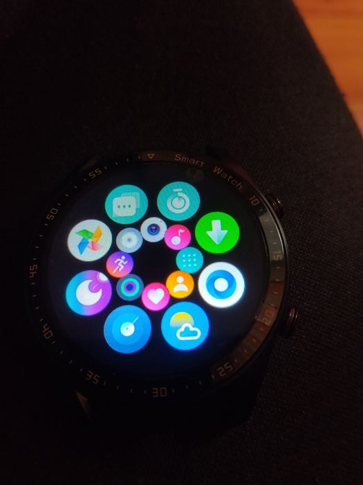 Смарт часовник чисто нов