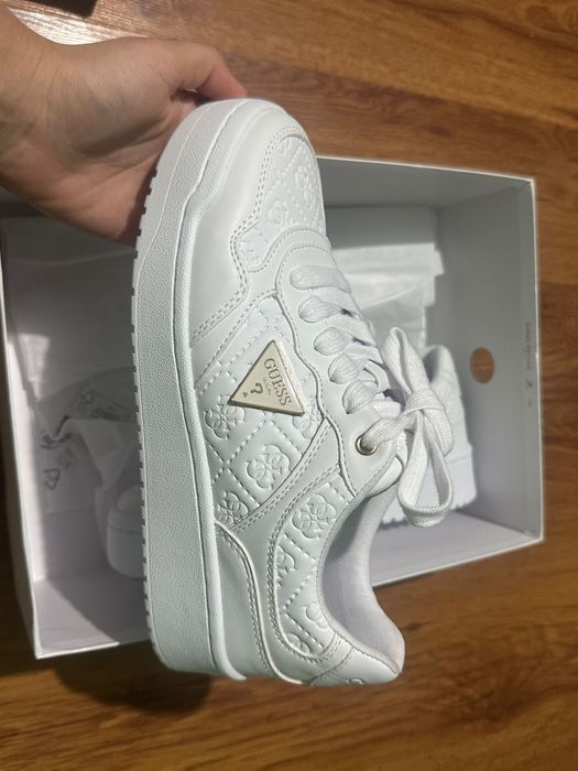 Sneakers guess alb