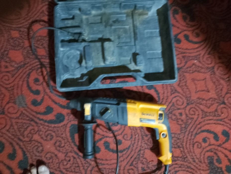 Продам перфоратор девальт