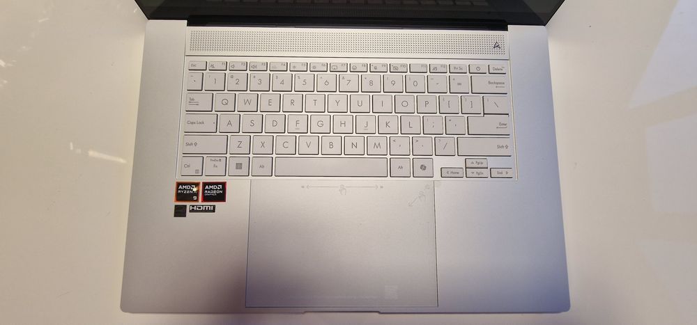 Лаптоп ASUS Zenbook S 16, AMD Ryzen AI 9 365, 24 GB DDR5 RAM, 1 TB PCIe SSD, 16” 3K сензорен екран (2880x1800), AMD Radeon 880M, Win 11 pro