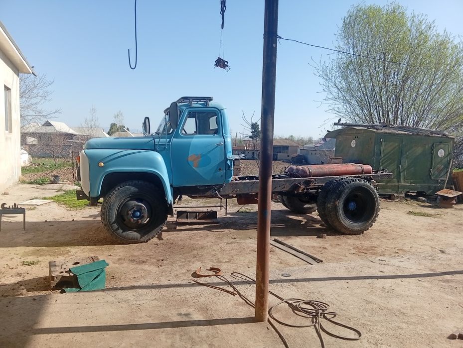 Gaz 53 moshinasi sotiladi