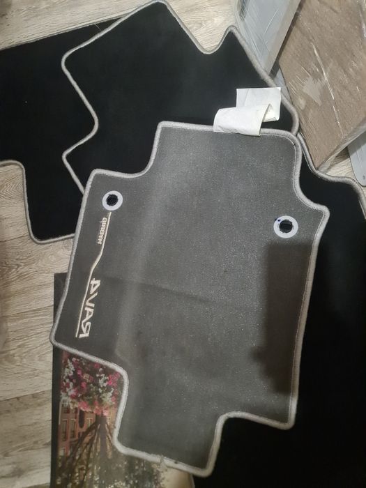 2 комплекта оригинални стелки за  Toyota /  Rav 4