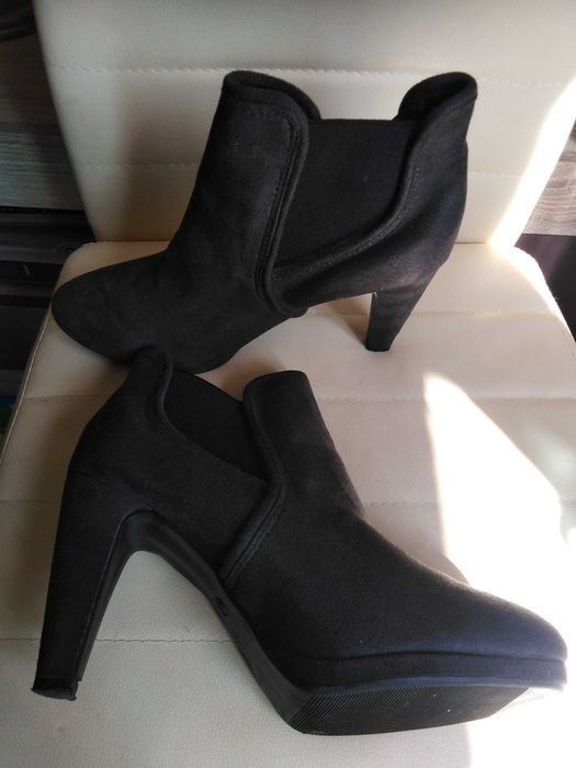 Дамски боти на ток