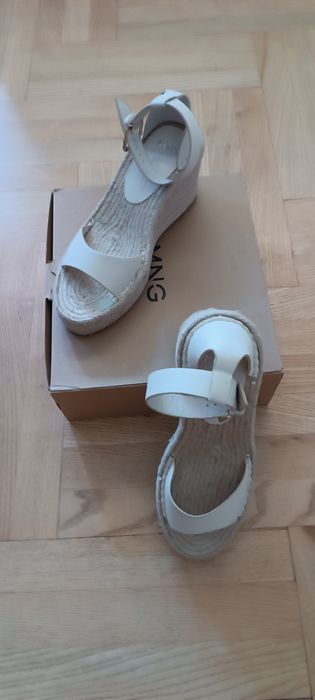 Продавам сандали 38 нoмер на платформа Mango