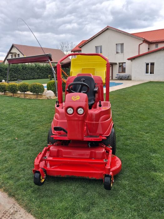 Tractor de tuns iarba