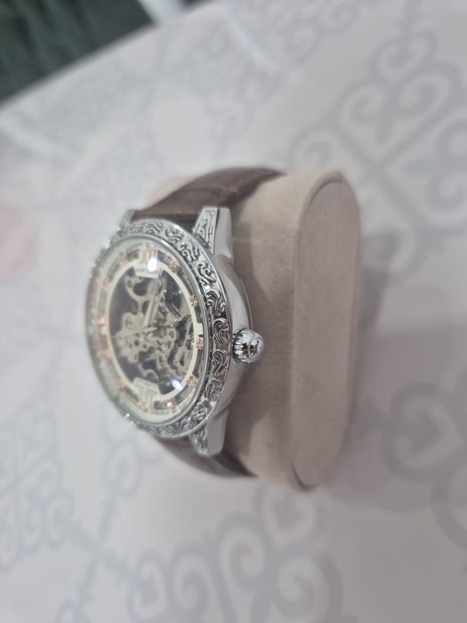 Продаются часы, новые в коробке!