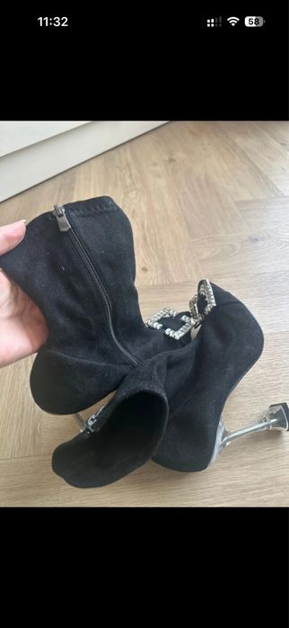 Botine cu toc transparent