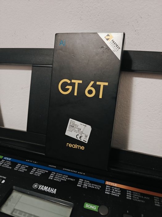 Telefon Realme GT 6T, la cutie