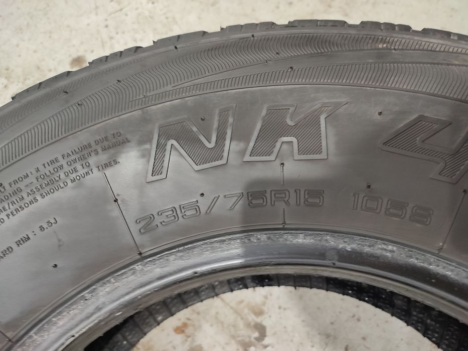 Продам комплект резины 235/75/15