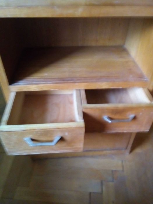 Дървено шкафче - много функционално