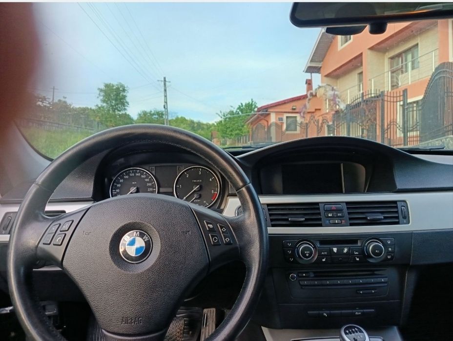 BMW 3 Series 2011 — imagine 5