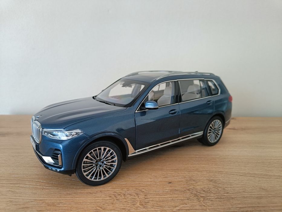 BMW X7, Kyosho 1:18