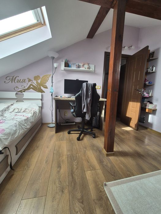 Продава 2 етажа от къща