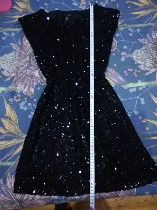 Черна пайетена рокля