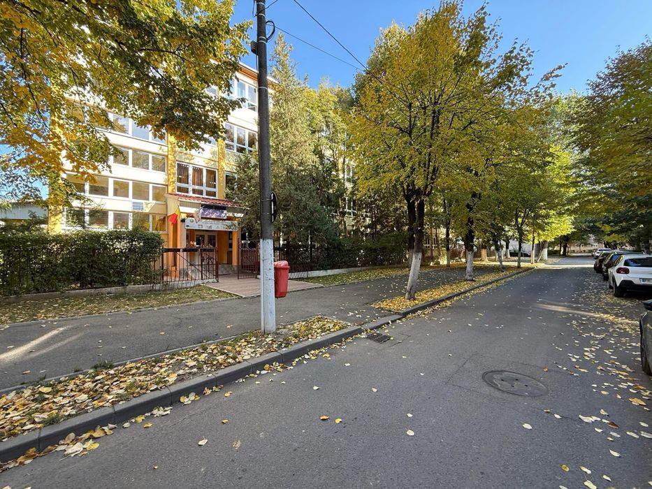 Ofer spre închiriere Apartament 3 camere in Micro 16