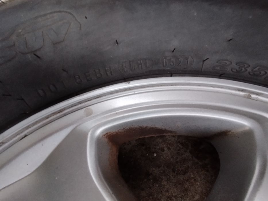 Гуми с джанти 235/75/16  все сезонни