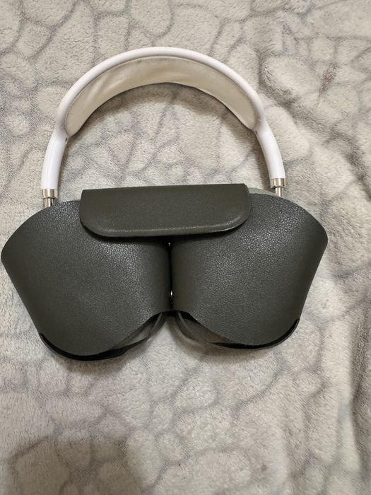 Продаю AirPods Max