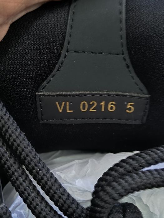 Louis Vuitton skates black 39