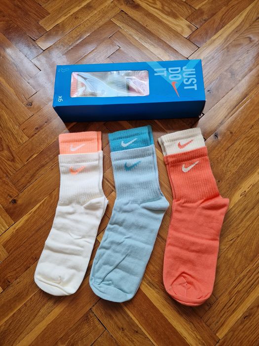 Страхотни дамски чорапи NIKE 6бр в кутия