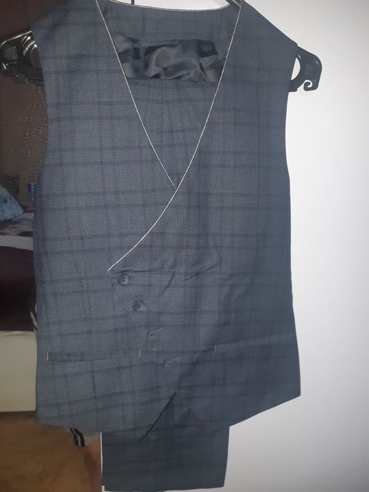 Продам костюм тройка