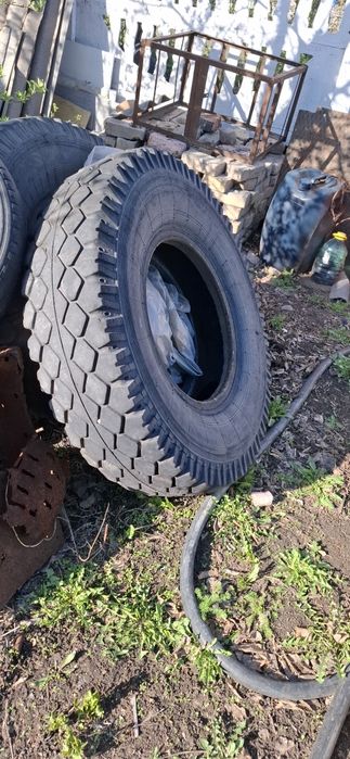 Продам грузовые шины 12.00 R20