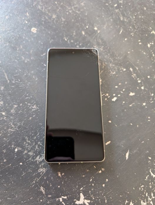 Продавам Google pixel 7  , счупен екран !