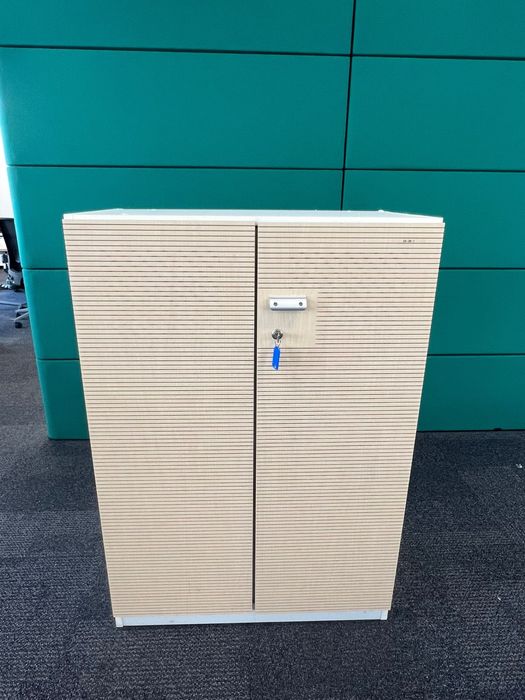 Dulap office cu închidere pe cheie – design modern, stare excelentă