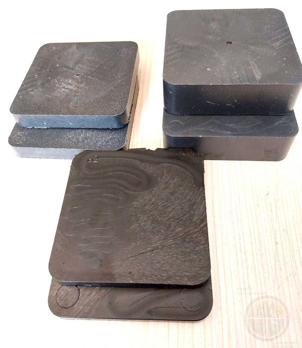 Distantier Placa Montaj din plastic foarte rezistent