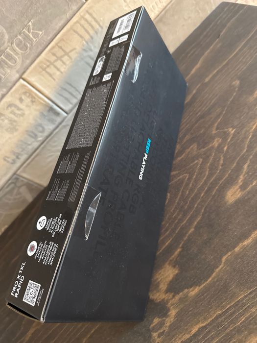 Tastatură mecanică gaming Logitech PRO X TKL RAPID – switch-uri analog, RGB